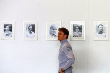 Nico Rosberg en el paseo de la fama de la sede de Mercedes.