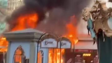 Momentos de angustia por incendio en mercado navideño de Nueva York