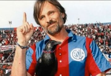 El actor estadounidense de ascendencia danesa, es uno de los mayores fanáticos del San Lorenzo de Argentina.