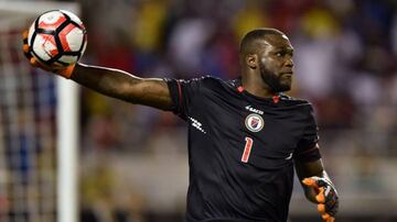 Mejor conocido por su actuación ante México en el preolímpico del 2008. El guardameta haitiano de 31 años no tiene equipo luego de que en 2018 dejó al Oldham Athletic, equipo de la cuarta división de Inglaterra.