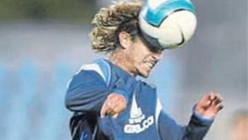 <b>CENTRADO. </b>David Cortés, en el partidillo de ayer ante el filial.