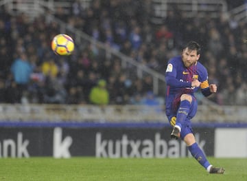 2-4. Messi marcó el cuarto en un lanzamiento de falta directa.