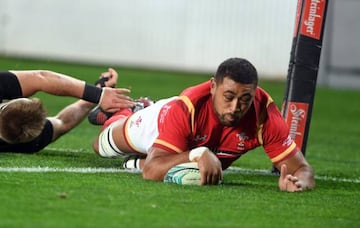 Taupe Faletau of Wales scores the opening try.