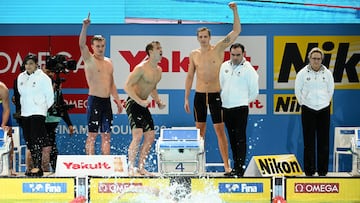 Estados Unidos celebra su récord mundial en el relevo.