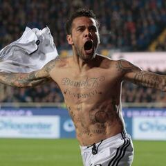 Dani Alves: "Tenemos la posibilidad de escribir la historia"