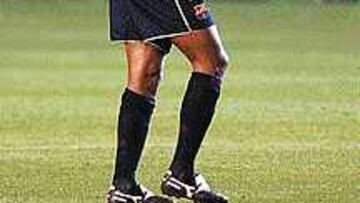 <B>AS LO VENÍA ANUNCIANDO.</B> La condición física de Rivaldo se ha ido deteriorando hasta romperse. Nuestro diario ya advirtió hace días que el brasileño estaba al límite, y que sus lesiones acabarían por pasarle factura. Así ha sucedido.