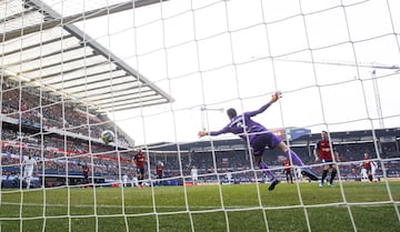 El jugador del Real Madrid, Isco, marca el 1-1 al Osasuna. 
