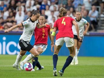 Sara Däbritz con Ona Batlle.