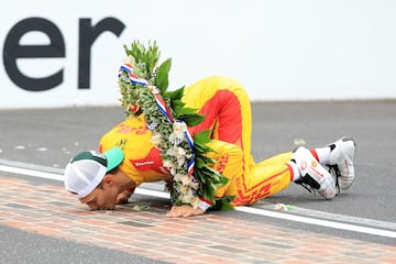 ?lex Palou hace historia tras conquistar una de las carreras m¨¢s importantes del automovilismo, las 500 Millas de Indian¨¢polis.