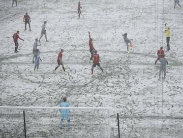 El Atlanta gana la pelea de bolas de nieve ante el Minnesota