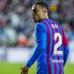 Chelsea reported to be preparing offer for Barcelona's Sergiño Dest