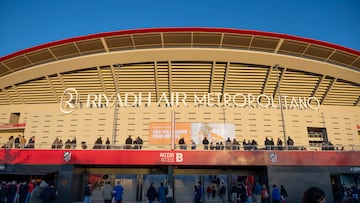 Panorámica de los exteriores del Metropolitano en el Atlético-Levante de la 25-26.
