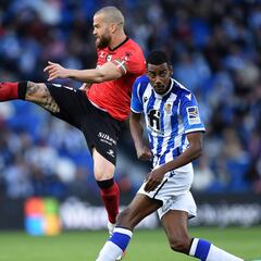 Las dudas existenciales de Isak y el área de Borja Iglesias