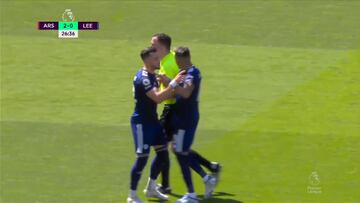 El objetivo número 1 del Barça la lía en la Premier: enganchón tremendo con el árbitro...