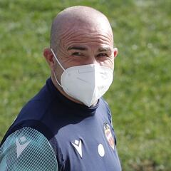 Paco López, de las dudas a líder incuestionable del Levante