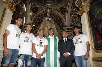 Los jugadores del Elche celebraron con la ciudad su vuelta a la categoría de plata.