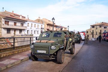 Los equipos de emergencia llegan la mañana después de que fuertes lluvias e inundaciones repentinas azotaran la zona el 30 de octubre de 2024 en Letur, provincia de Albacete, España.