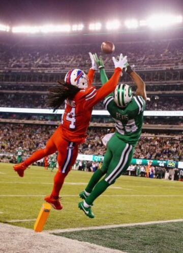 Uno de los duelos a priori más interesante era el protagonizado por Sammy Watkins y Derrelle Revis. Se decantó claramente a favor del cornerback jet, que limitó a Watkins a 3 recepciones para 14 yardas. El receptor de los Bills venía de conseguir 168 yardas y un touchdown en 8 recepciones en su reaparición la semana pasada frente a los Dolphins.