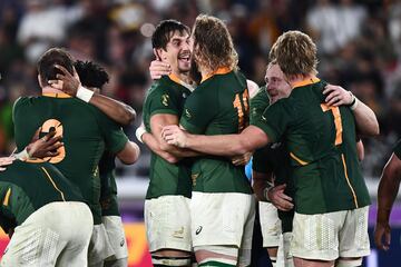 La selección sudafricana vuelve a reinar. Tres títulos en tres finales ya para los Springboks. Empatan con Nueva Zelanda como la selección que más veces ha reinado en el Mundial tras vencer en la final a la selección inglesa 12-32. 