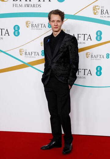 Felix Kammerer posa a su llegada a los Premios de Cine de la Academia Británica de Cine y Televisión (BAFTA) de 2023 en el Royal Festival Hall de Londres, Gran Bretaña. 