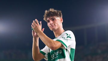 ELCHE, SPAIN - AUGUST 29: Rodrigo Mendoza of Elche CF looks on during the LaLiga EA Sports match between Elche CF and Levante UD at Estadio Manuel Martinez Valero on August 29, 2025 in Elche, Spain. (Photo by Aitor Alcalde Colomer/Getty Images)