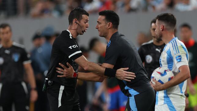 Who is Andrés Matonte, the referee for Argentina - Ecuador in the Copa América?