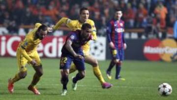 Alves, durante el partido.