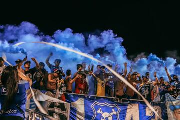 ¡Orlando es azul y verde! Las barras de Millonarios y Nacional alentaron a sus equipos en el Camping World Stadium en el último juego de la Florida Cup.