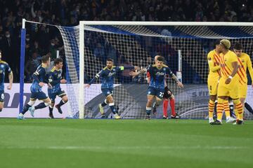 1-2. Lorenzo Insigne celebra el primer gol que marca de penalti.