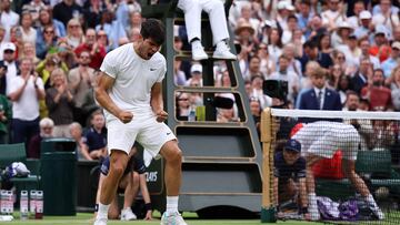 Spain's Carlos Alcaraz celebrates winning against France's Ugo Humbert during their men's singles fourth round tennis match on the seventh day of the 2024 Wimbledon Championships at The All England Lawn Tennis and Croquet Club in Wimbledon, southwest London, on July 7, 2024. Alcaraz won the match 6-3, 6-4, 1-6, 7-5. (Photo by HENRY NICHOLLS / AFP) / RESTRICTED TO EDITORIAL USE