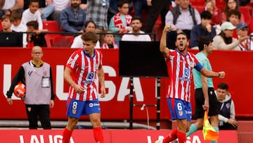 Soccer Football - LaLiga - Sevilla v Atletico Madrid - Ramon Sanchez Pizjuan, Seville, Spain - April 6, 2025 Atletico Madrid's Pablo Barrios celebrates scoring their second goal with Atletico Madrid's Koke REUTERS/Marcelo Del Pozo
