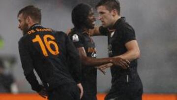 Los jugadores de la Roma celebran uno de los goles.