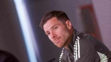 MADRID, 22/09/2025.- El entrenador del Real Madrid, Xabi Alonso, durante la rueda de prensa posterior al entrenamiento que el equipo ha realizado este lunes en la Ciudad Deportiva de Valdebebas, en la víspera del partido de Liga que disputa mañana ante el Levante. EFE/Javier Lizón