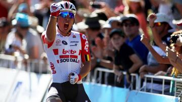 Ewan emerge en un esprint accidentado en Australia