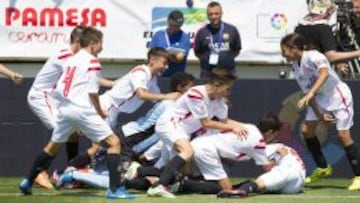 Los sevillistas celebran un gol.