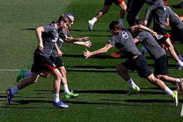 Alexander Sørloth y Antoine Griezmann durante el entrenamiento. 