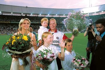 En verano de 1995 concluye su contrato con el Barcelona y se marcha al Feyernoord. En el conjunto de Rotterdam consigue un hito único en el fútbol holandés al ser el primer futbolista en jugar en los tres grandes holandeses (Ajax, PSV y Feyernoord).