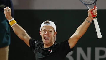 Tennis - French Open - Roland Garros, Paris, France - October 4, 2020. Argentina&#039;s Diego Schwartzman celebrates after winning his fourth round match against Italy&#039;s Lorenzo Sonego REUTERS/Charles Platiau