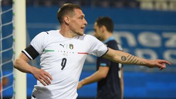 Belotti celebra un gol con Italia.