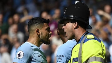 Agüero será investigado por encarar a un policía en la cancha