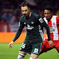 Joaquín y Loren afianzan al Betis y dejan fuera de juego al Girona