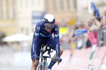 Alejandro Valverde llega a meta en la crono de Budapest.