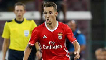 Grimaldo, en un partido de Champions con el Benfica.