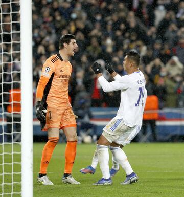 Courtois le paró un penalti a Messi.