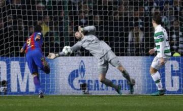 Craig Gordon stops a Luis Suárez header.