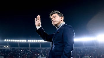 BUENOS AIRES, ARGENTINA - JULY 10: Marcelo Gallardo coach of River Plate waves fans before a match between River Platen and Godoy Cruz as part of Liga Profesional 2022  at Estadio Monumental Antonio Vespucio Liberti on July 10, 2022 in Buenos Aires, Argentina. (Photo by Marcelo Endelli/Getty Images)