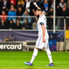 Why does Karim Benzema wear a bandage on his hand?