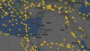 El mapa de Flightradar que muestra la intensa actividad aérea tras el ataque de Irán