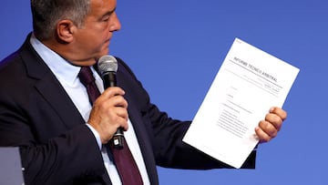 Joan Laporta shows Caso Negreira refereeing reports