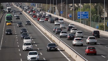 Circulación moderada en la autovía del Sur, la A-4, a la altura de Valdemoro, a 9 de abril de 2023, en Madrid (España). Hoy se lleva a cabo la primera fase de la operación retorno de Semana Santa en algunas autonomías. Las Comunidades Autónomas afectadas hoy por el retorno son: Andalucía, Aragón, Asturias, Canarias, Cantabria, Castilla-La Mancha, Castilla y León, Extremadura, Galicia, Madrid y Murcia. La segunda fase será mañana 10 de abril, Lunes de Pascua, en las comunidades autónomas en las que este día es festivo. La Dirección General de Tráfico (DGT) prevé problemas de circulación esta tarde en los principales ejes viarios de comunicación.
09 ABRIL 2023;TRÁFICO;CARRETERA DE ANDALUCÍA;AUTOVÍA;AUTOVÍA DEL SUR;CARRETERA;VUELTA;VIAJAR;VIAJES;SEMANA SANTA;
Alejandro Martínez Vélez / Europa Press
09/04/2023